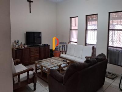 Casa Usada para Venda, em Pindamonhangaba, bairro Jardim Rosely, 4 dormitórios, 2 banheiros, 1 suíte, 3 vagas